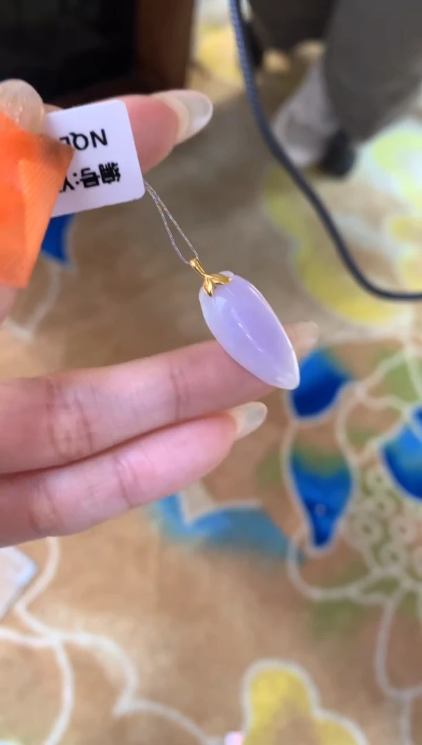 【闪购商品】翡翠颈饰18K金镶嵌福瓜