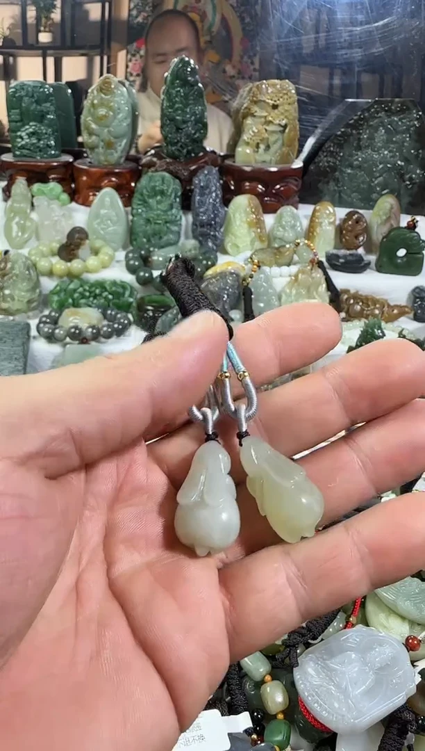 颈饰未镶嵌和田玉兔组合