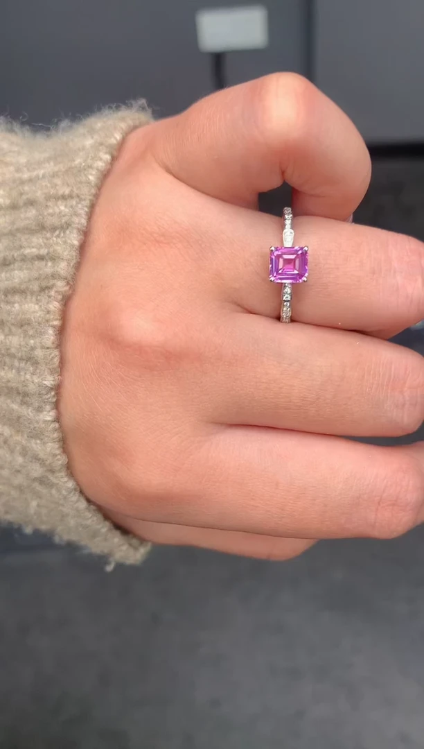 【闪购商品】彩色蓝宝石戒指18K金镶嵌1ct彩蓝宝戒指