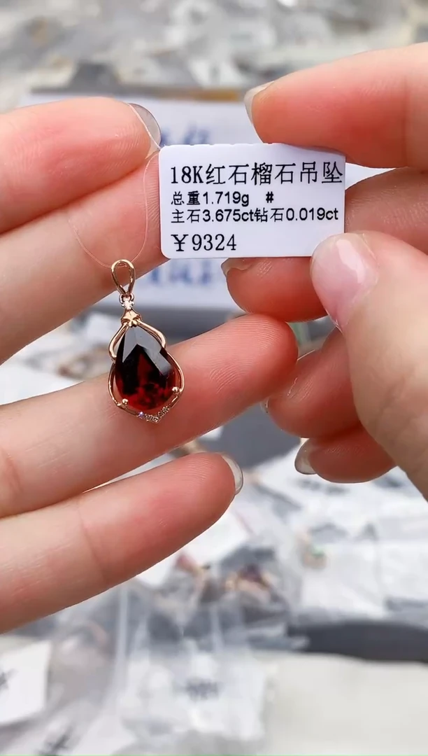 18K金镶嵌颈饰石榴石高货