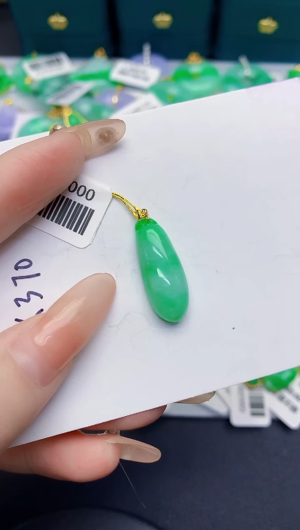 颈饰18K金镶嵌翡翠缅甸天然翡翠A货