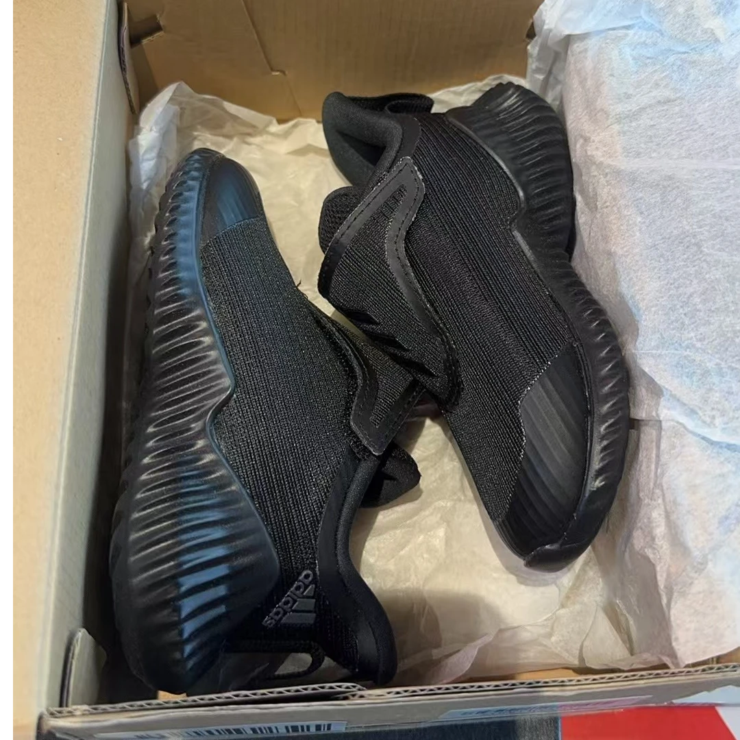 【瑕疵慎拍】Adidas休闲运动鞋EF0147-23(标签有点破)