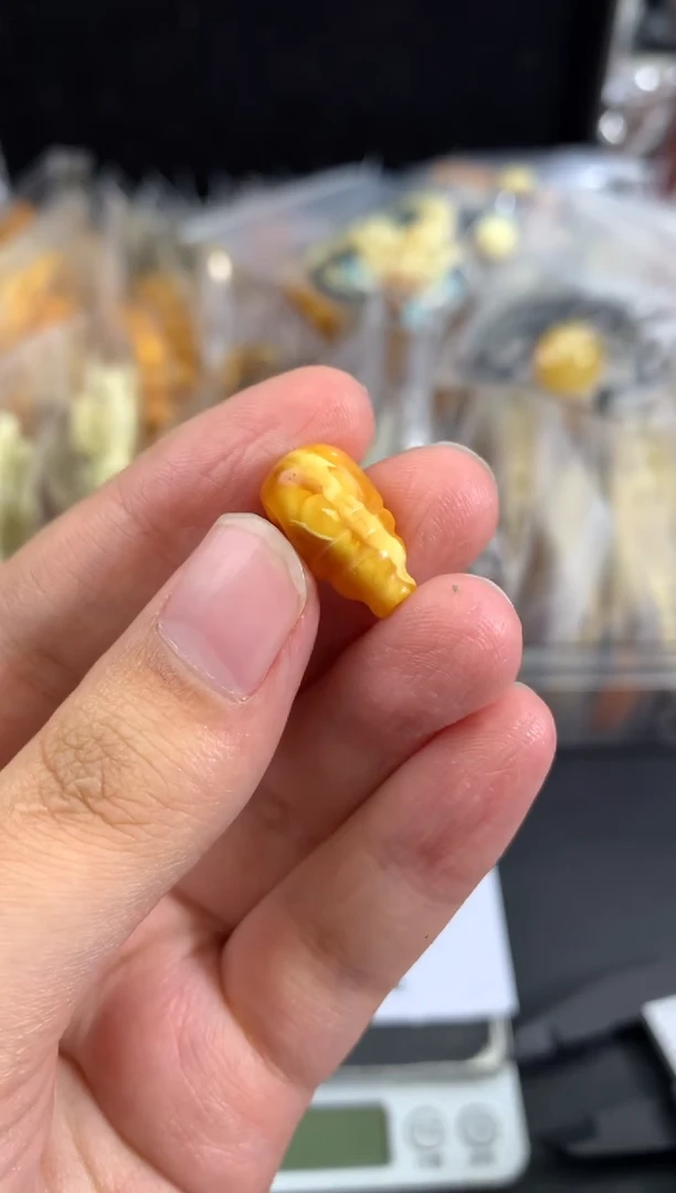 蜜蜡未镶嵌珠宝奇石15