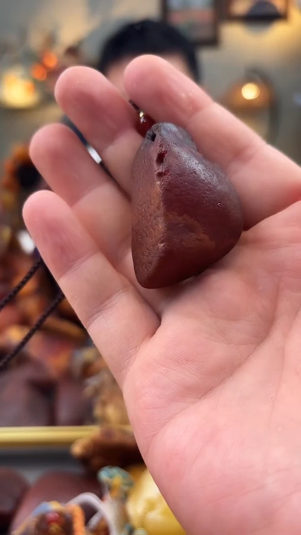 未镶嵌颈饰琥珀吊坠