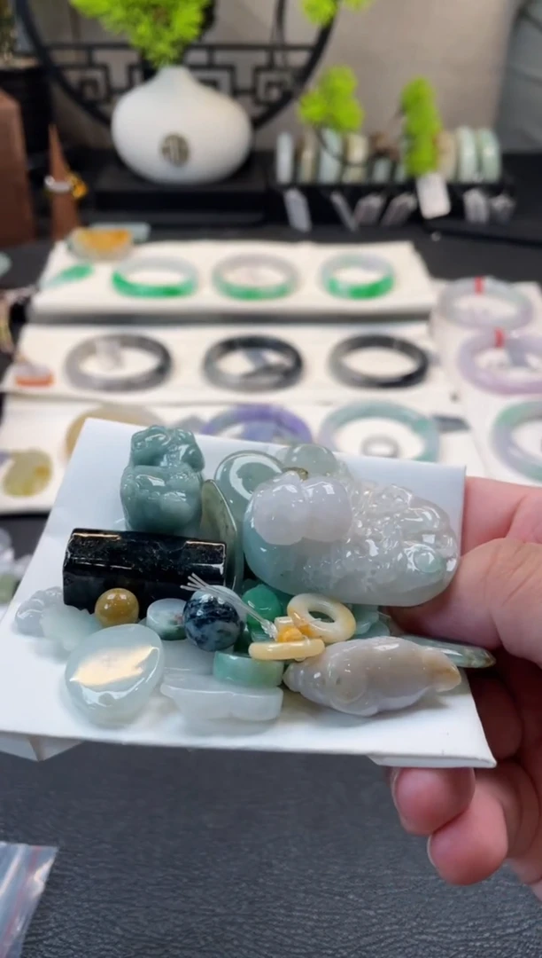 翡翠未镶嵌颈饰4有纹裂