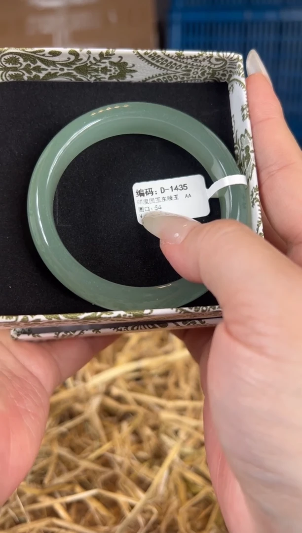 未镶嵌手镯石英质玉D1435