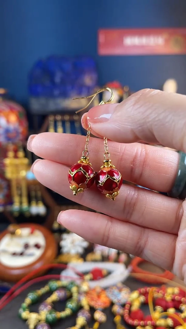 【闪购商品】玫红色莲花珐琅耳钩