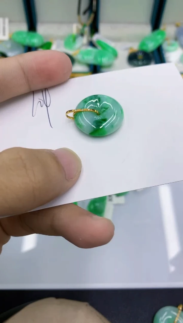 颈饰18K金镶嵌翡翠翡翠