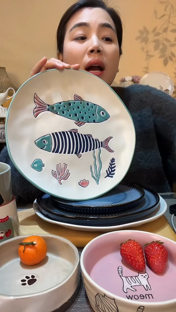【闪购商品】瓷片11英寸鱼手绘盘 微瑕介意勿拍