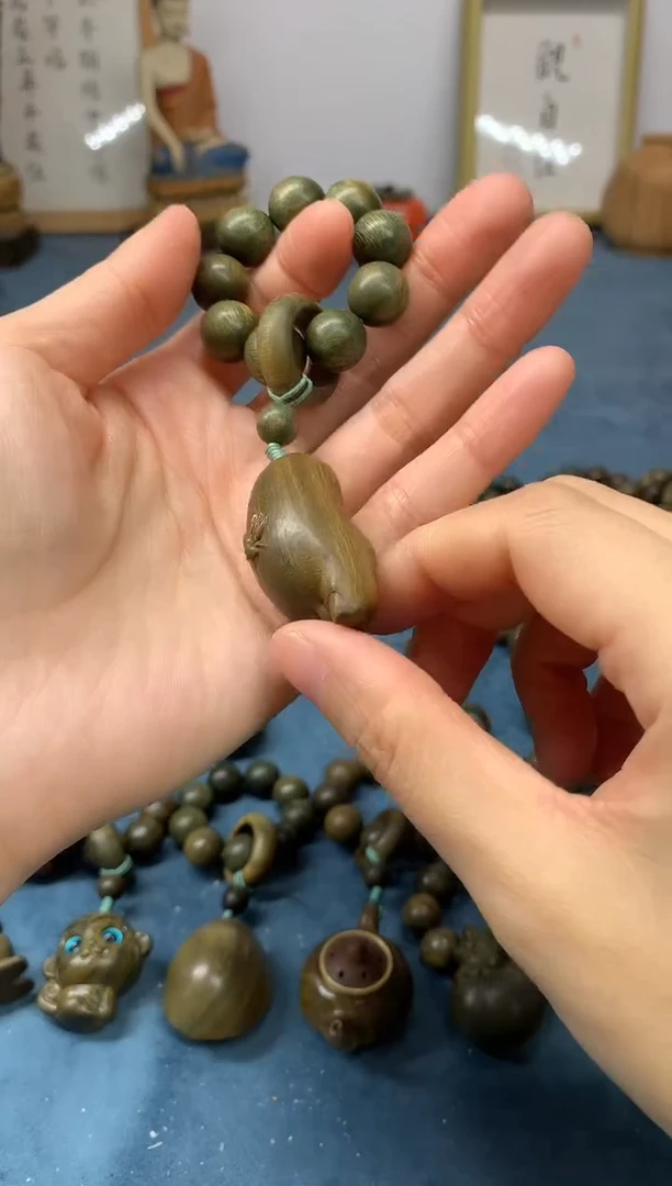 【闪购商品】维腊木（绿檀）把件知足常乐 盘玩件