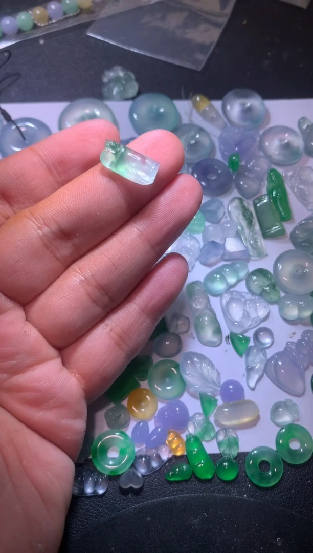 【闪购商品】翡翠颈饰未镶嵌竹节