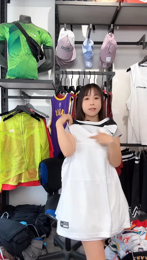 1568编码 瑕疵修复以直播间讲解为准 尺码