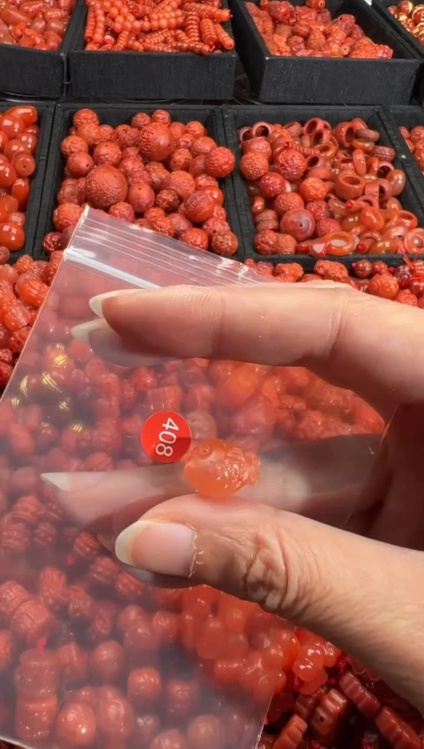 南红玛瑙未镶嵌颈饰1