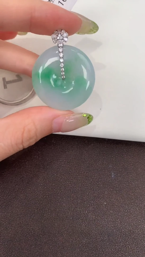 颈饰18K金镶嵌翡翠天然缅甸a货翡翠