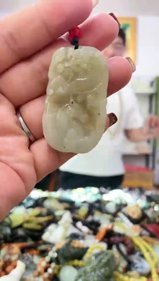 未镶嵌岫玉吊坠