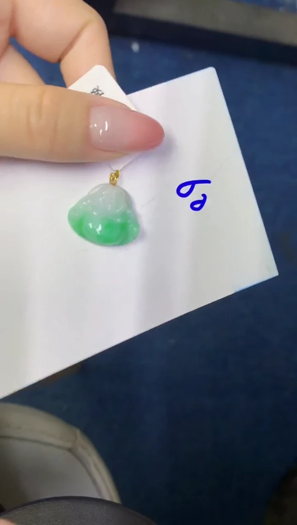 翡翠18K金镶嵌颈饰缅甸天然翡翠A货