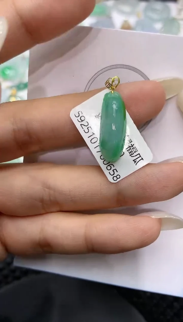 颈饰18K金镶嵌翡翠111111111111