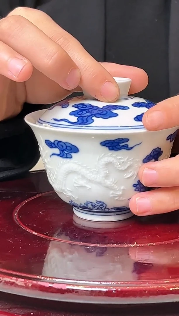 【闪购商品】摆件浮雕龙青花祥云龙盖碗