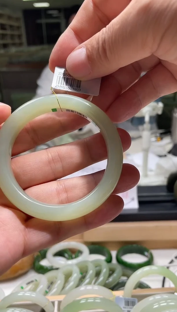 颈饰未镶嵌和田玉57-58圈口 3204