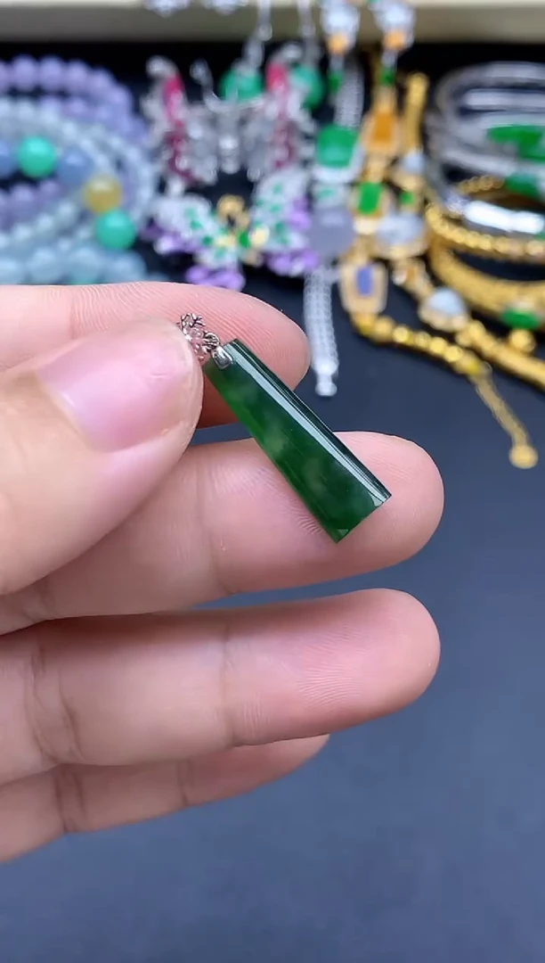 颈饰18K金镶嵌翡翠195-春日珠宝