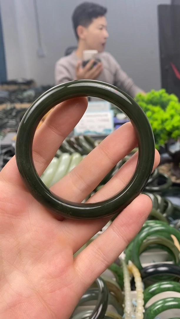 未镶嵌手镯和田玉60