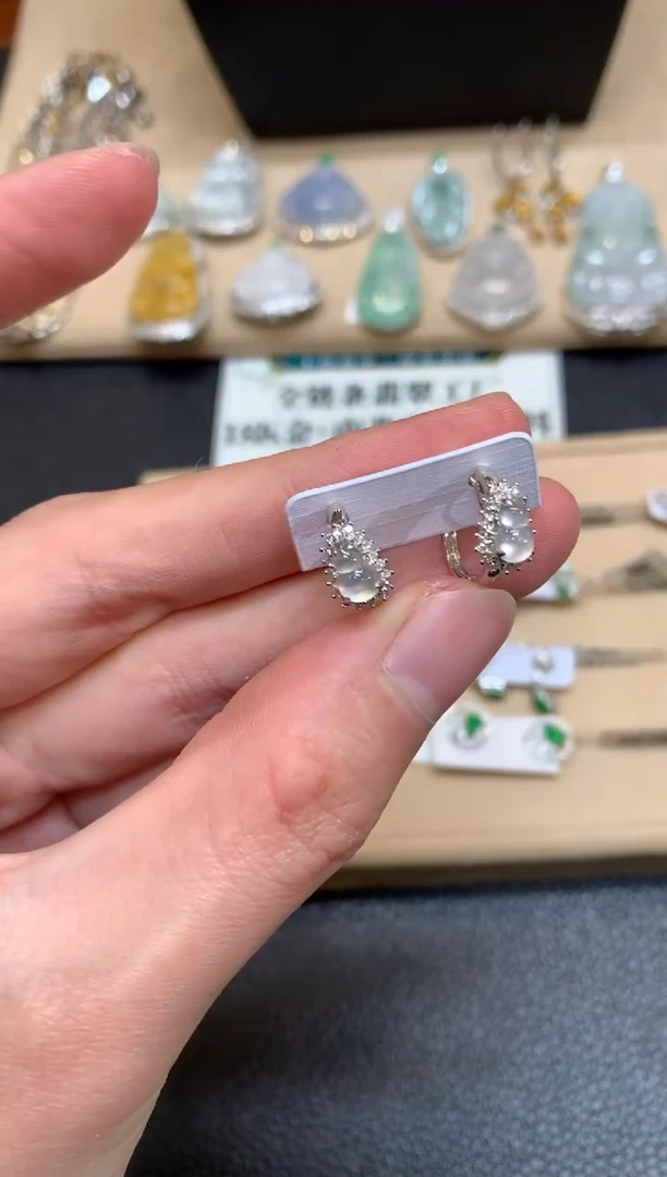 【闪购商品】翡翠耳饰18K金镶嵌葫芦【无服务费】