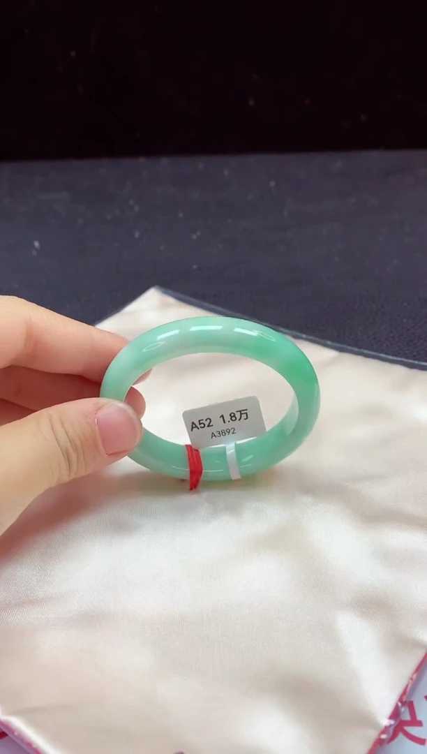 【闪购商品】翡翠手镯未镶嵌贵妃52+