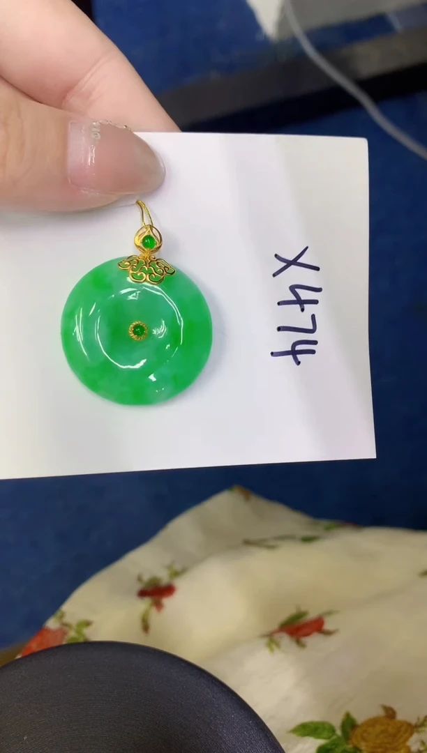 颈饰18K金镶嵌翡翠缅甸天然翡翠a货