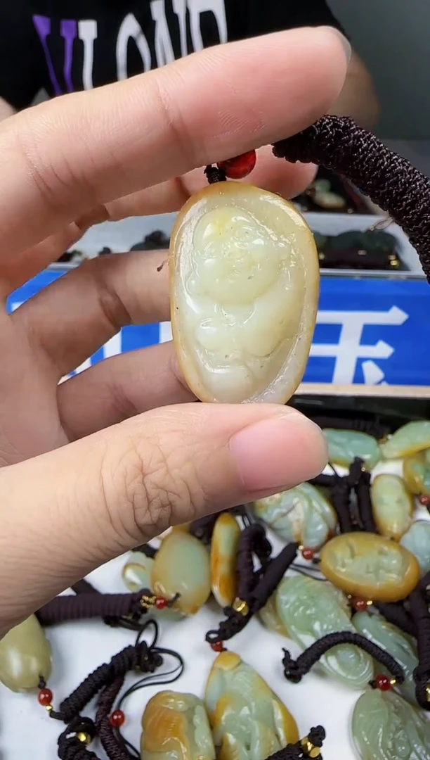 和田玉未镶嵌颈饰1