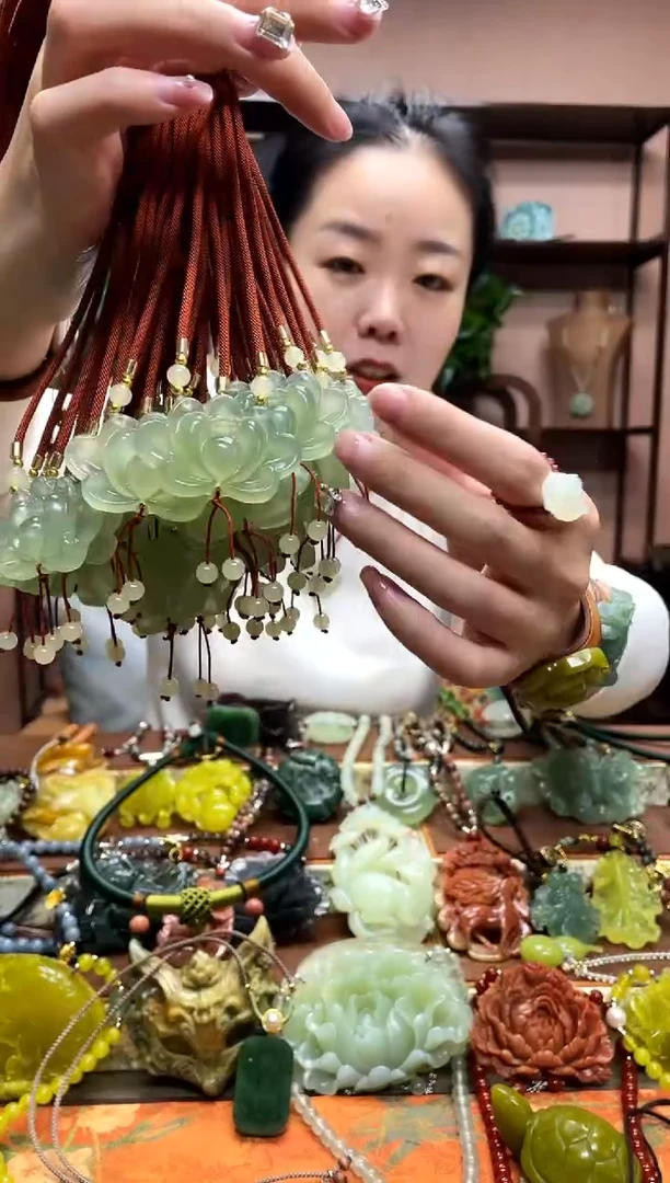 未镶嵌岫玉吊坠多样性发货发其中之一