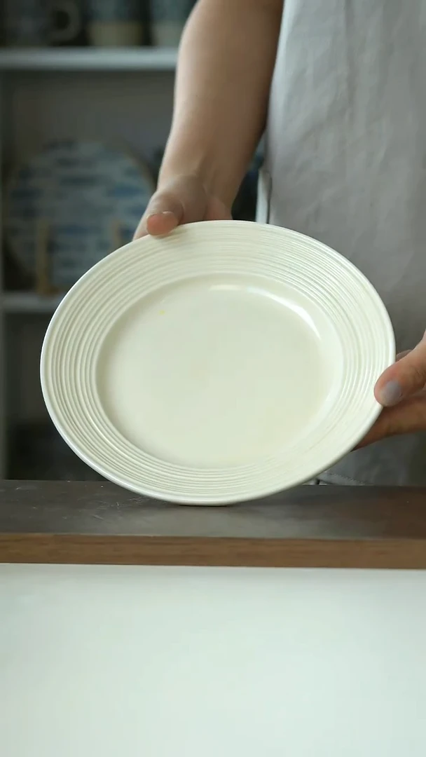 微瑕出爱尔兰belleek甜白釉草帽盘20cm@4-2@