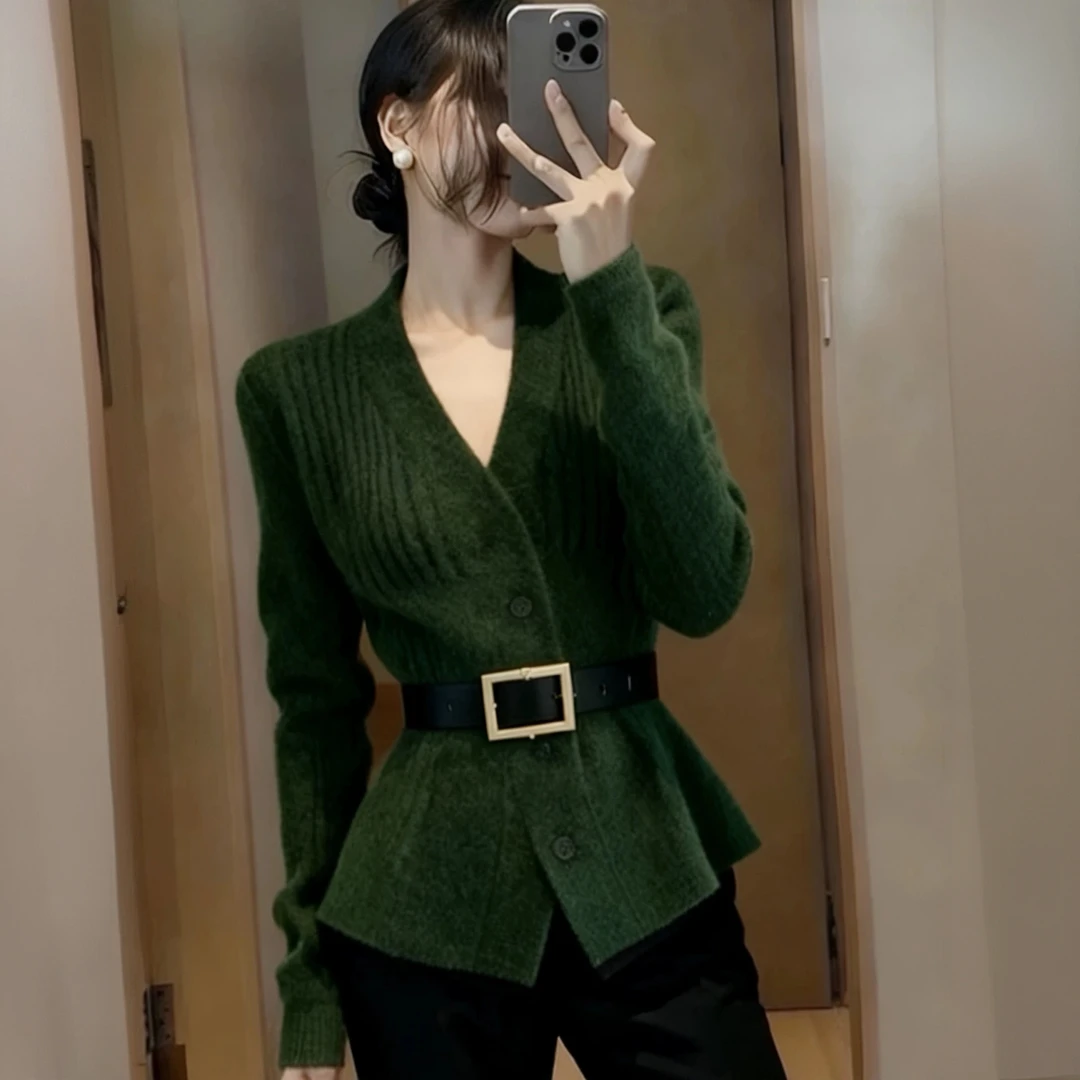 今年流行漂亮墨绿色穿搭高级感超好看气质绿色针织外套爆款洋气女