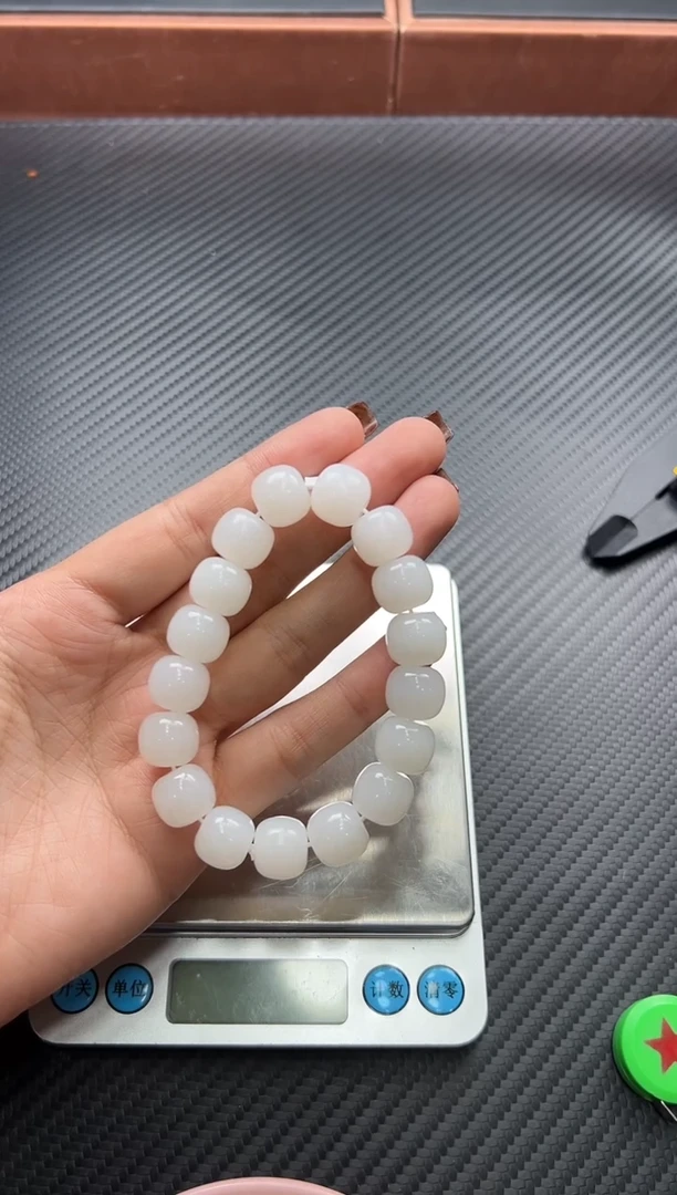 未镶嵌手链和田玉且末微色差天泰卡12手串J