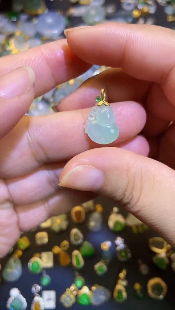 翡翠18K金镶嵌吊坠(不含链)1