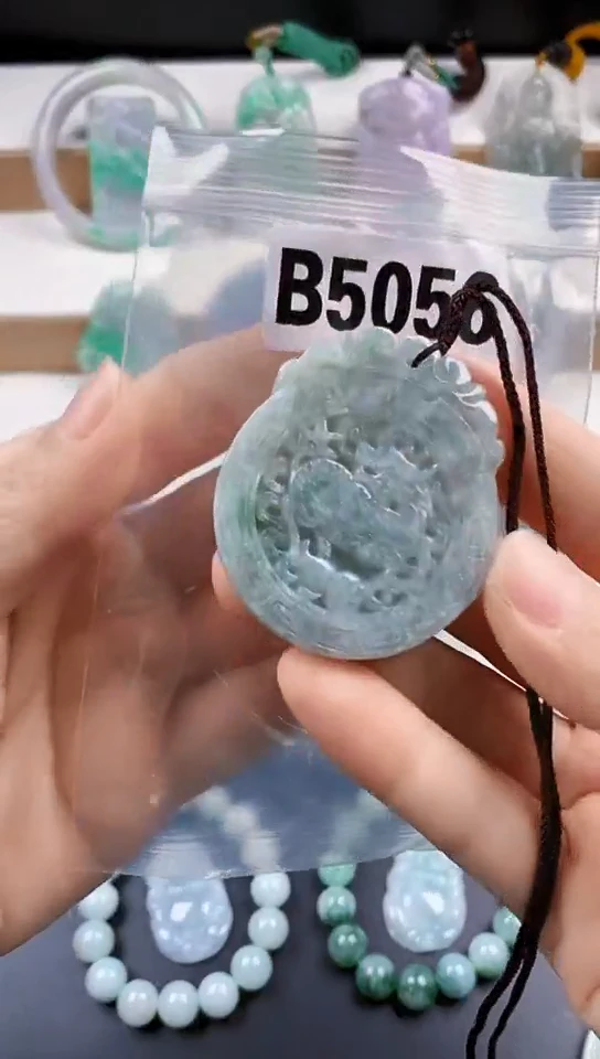 颈饰未镶嵌翡翠天然翡翠吊坠挂件