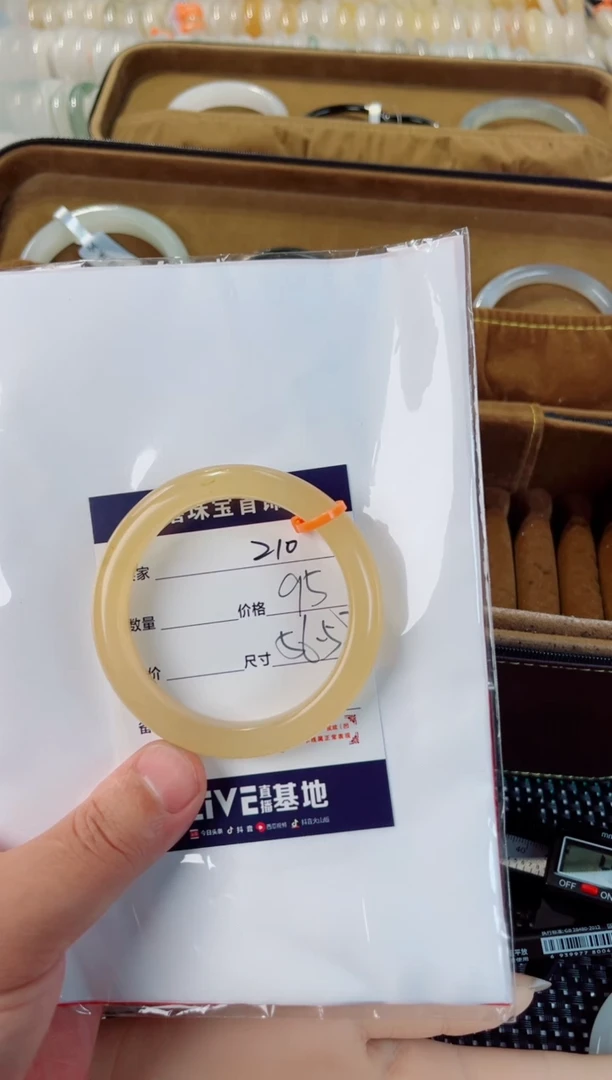 石英质玉手镯未镶嵌210