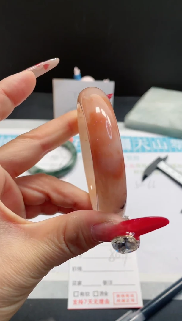 【闪购商品】石英质玉手镯未镶嵌37