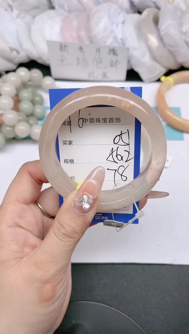 【闪购商品】石英质玉未镶嵌手镯051