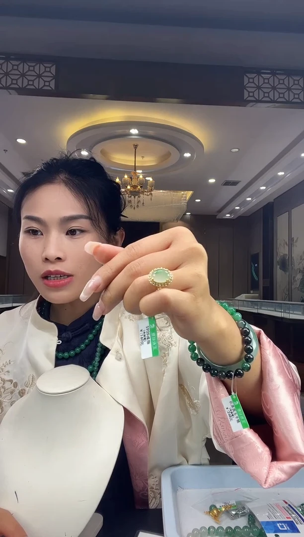 石英质玉手镯未镶嵌戒指