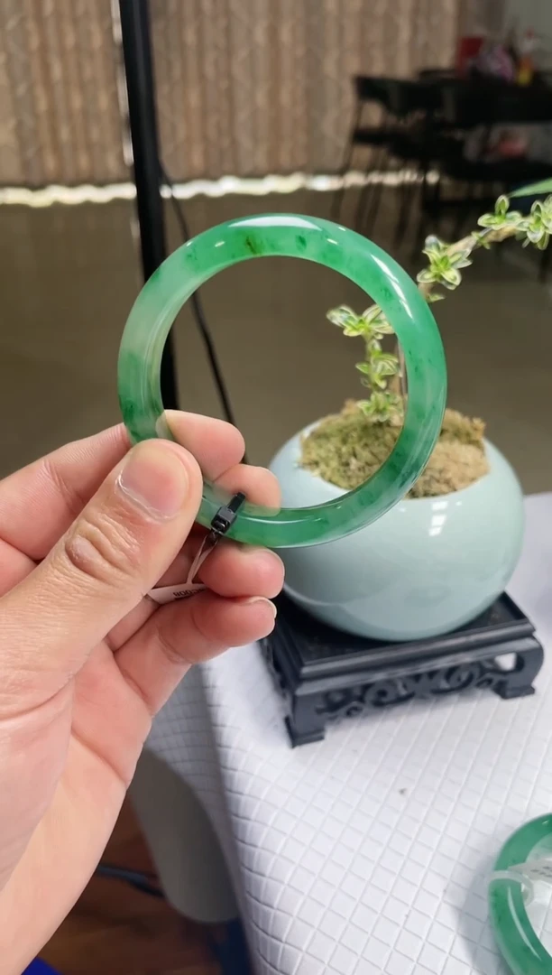 【闪购商品】石英质玉手镯未镶嵌非洲翠手镯多样性发货