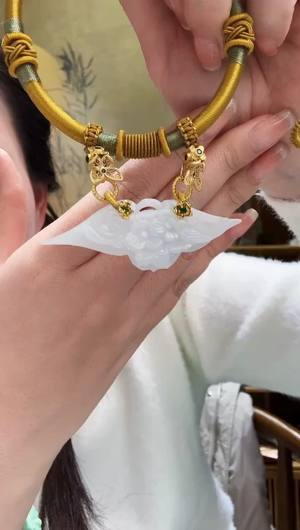 颈饰未镶嵌翡翠吊坠