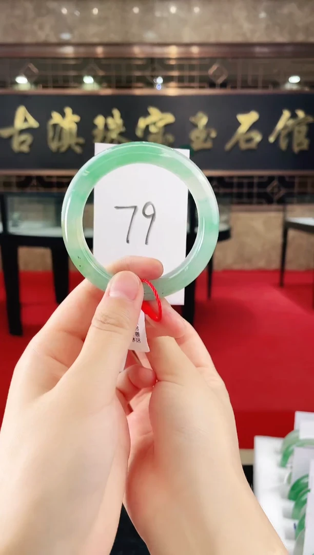 未镶嵌手镯石英质玉（非洲翠）微瑕介意勿拍