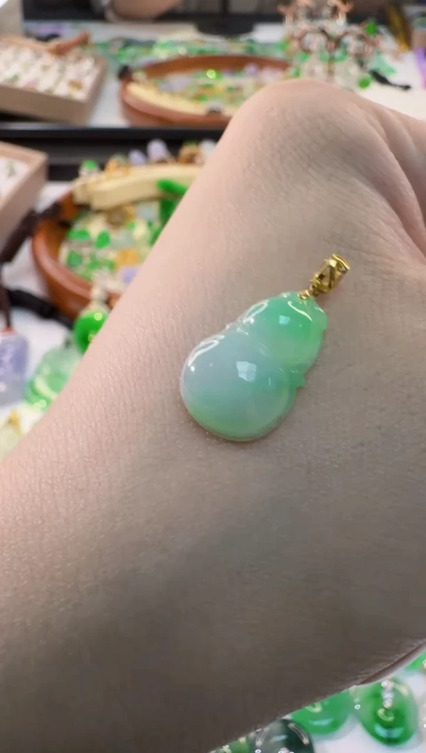 翡翠18K金镶嵌吊坠(不含链)缅甸A货翡翠