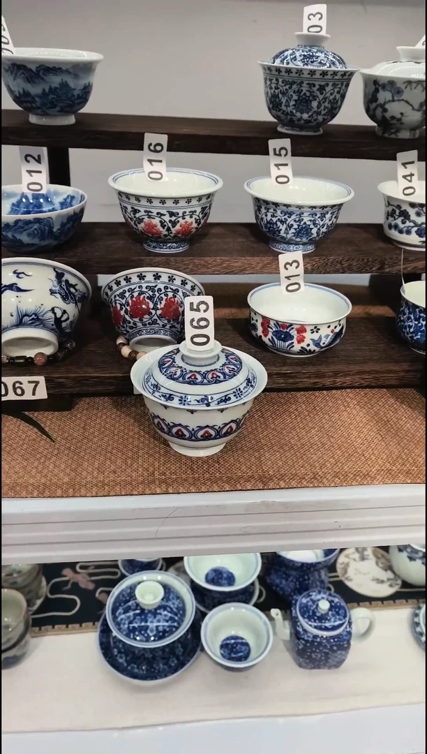 某手工手绘盖碗宝像