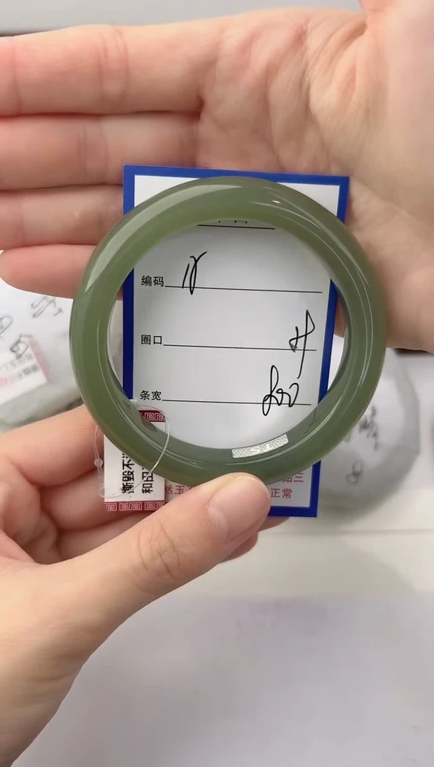 未镶嵌手镯和田玉15颜色微差无瑕疵