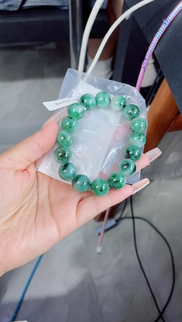 定制翡翠未镶嵌珠串