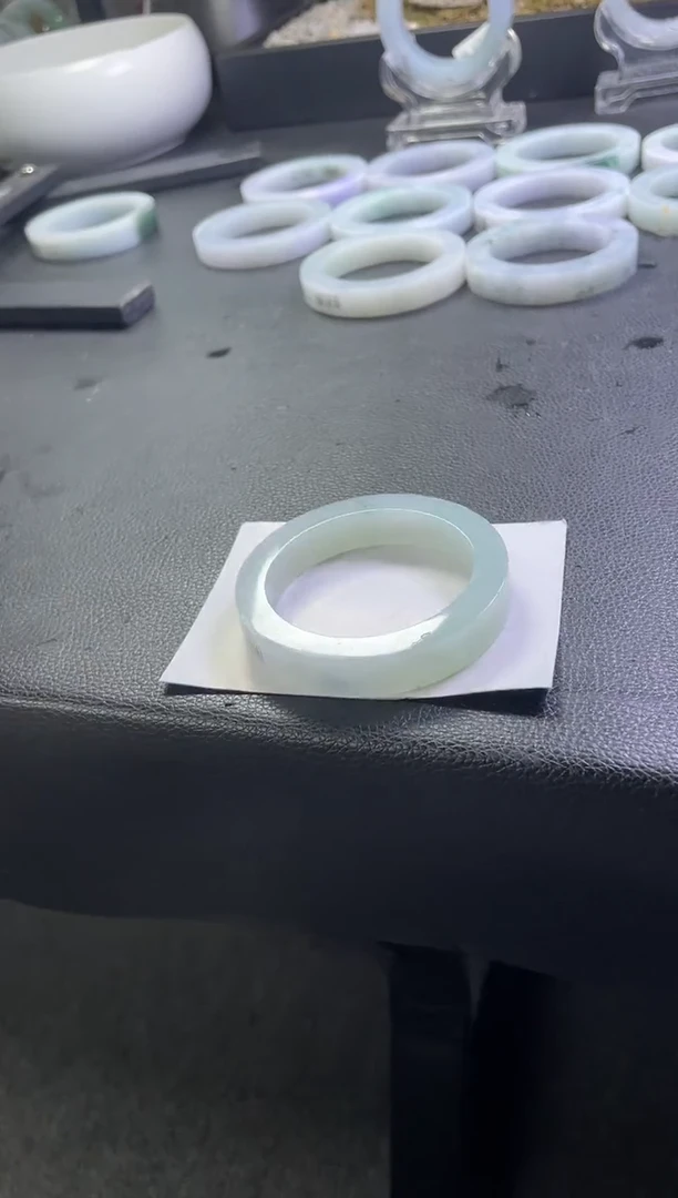 未镶嵌手镯定制翡翠手镯