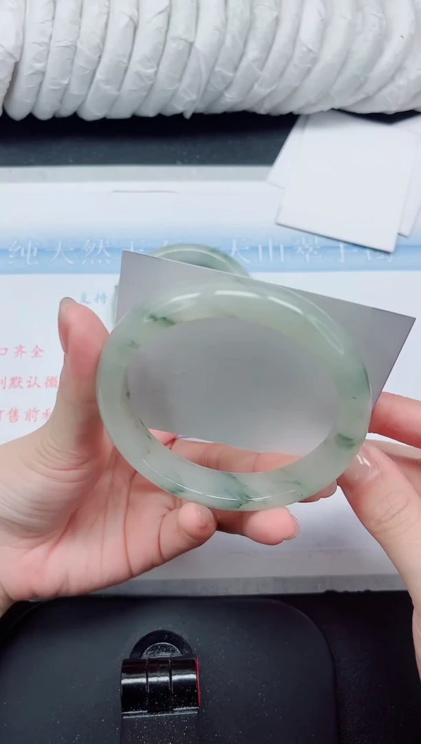 【闪购商品】石英质玉手镯未镶嵌331#64.3
