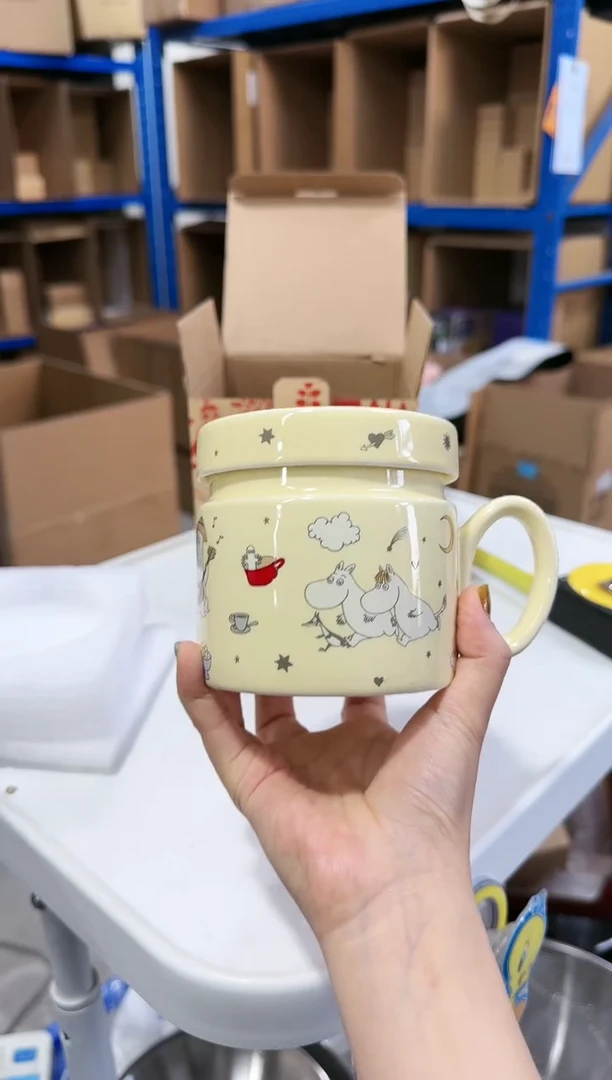 【闪购商品】瓷片姆明茶话会黄色盖杯