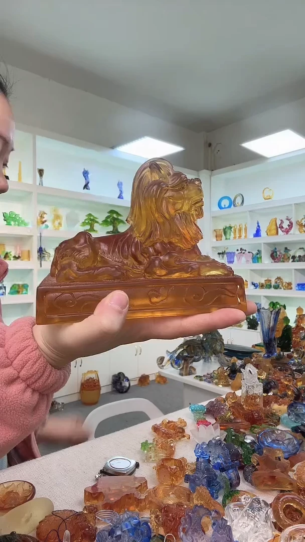 手工艺品琉璃大狮子